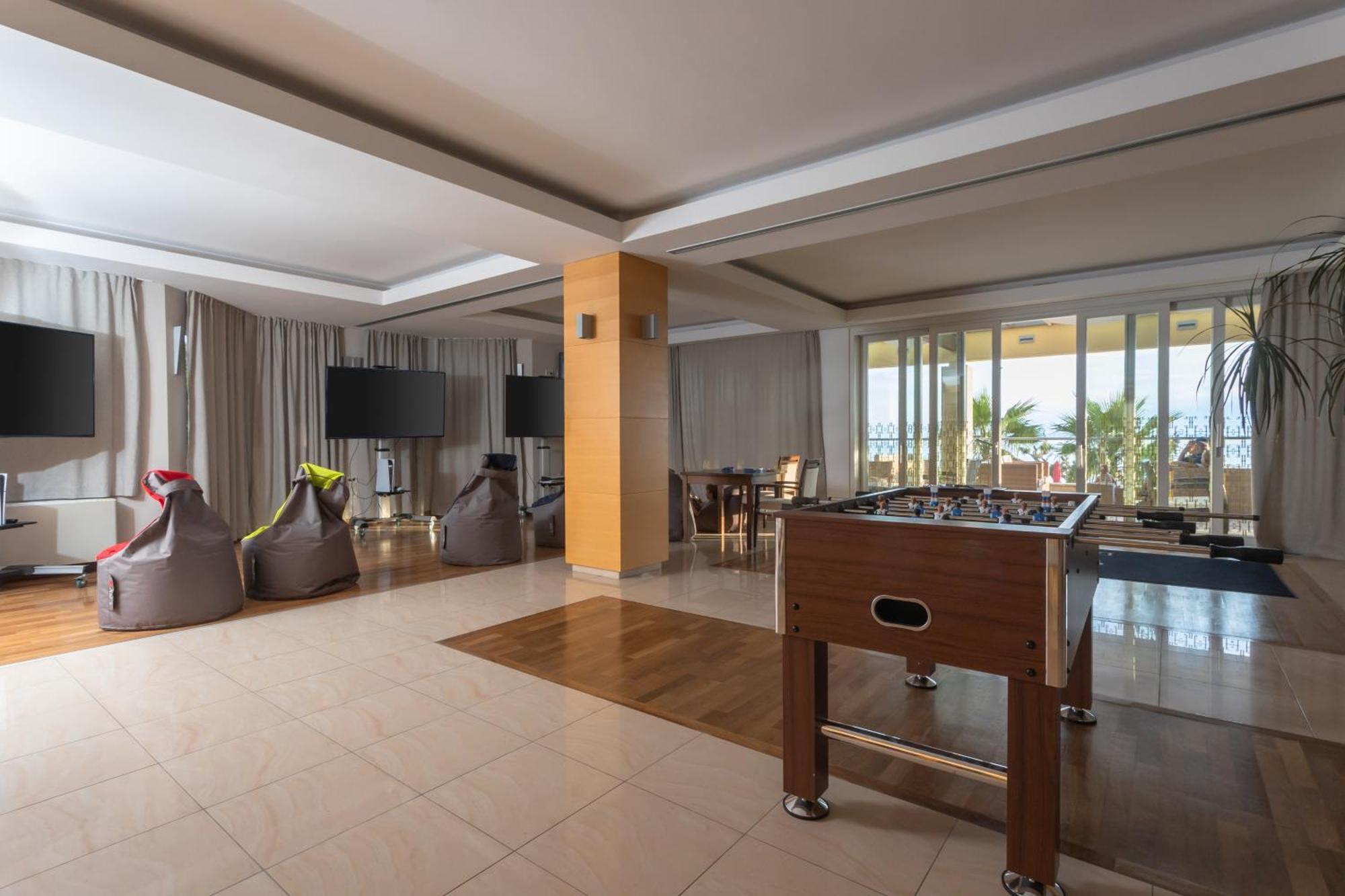 Family La Luna Hotel 4*